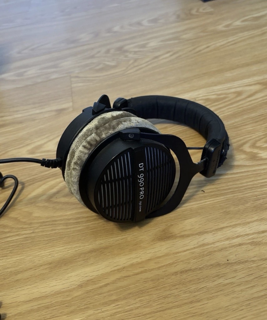 Beyerdynamic DT 990 Pro (250 Ohm) - Open-Back Studio Headphones