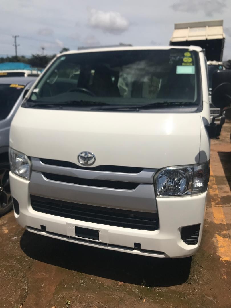 Toyota HiAce 2015
