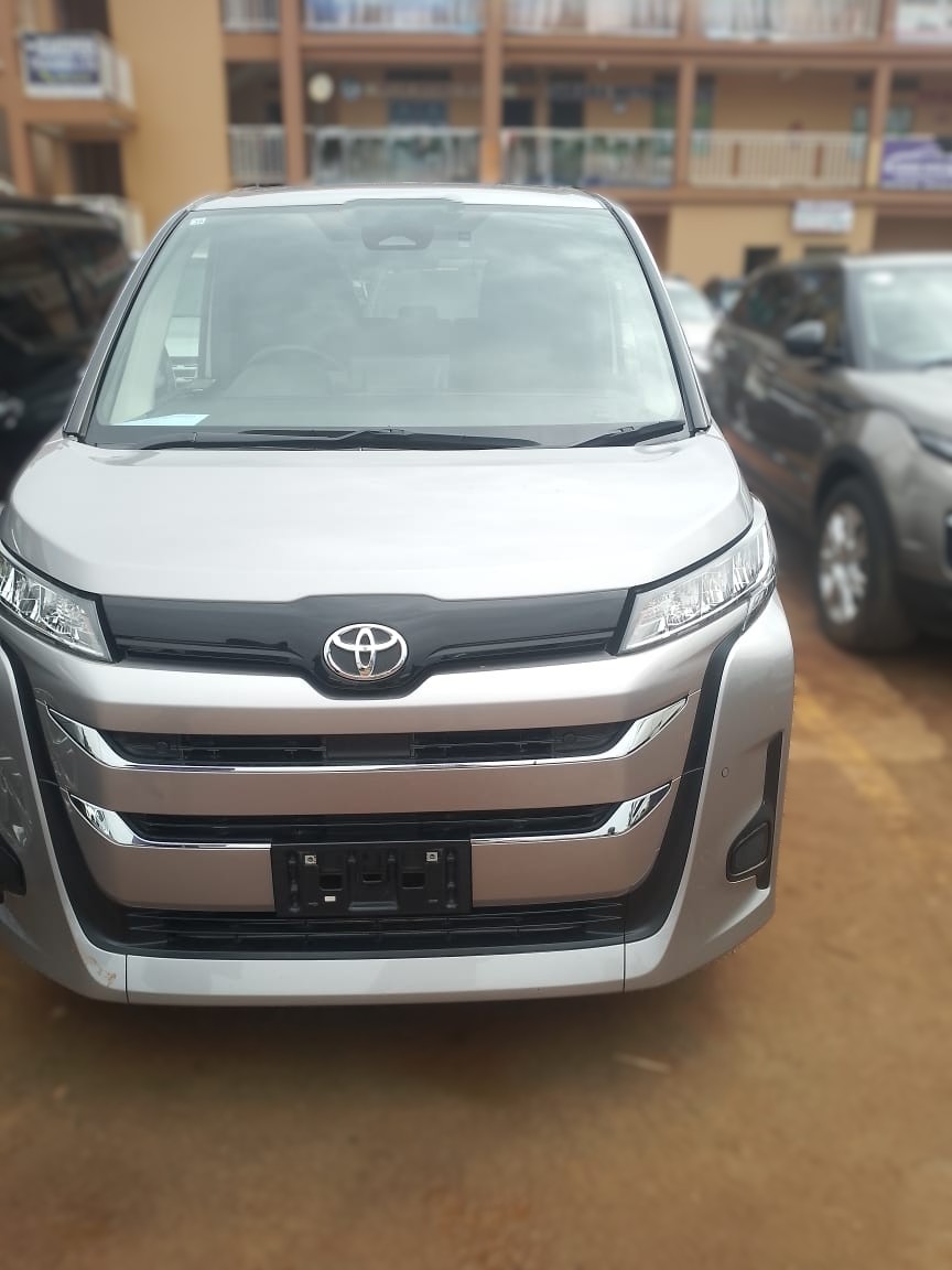 Toyota Noah 2022