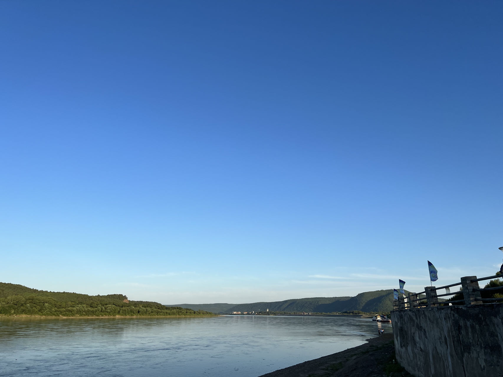 黑龙江和对岸的俄罗斯