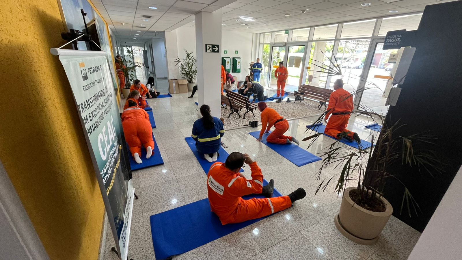 Imagem 2 da notícia Ph.D Sports e Wellhub levam aula de Yoga à Petrobras em Araucária