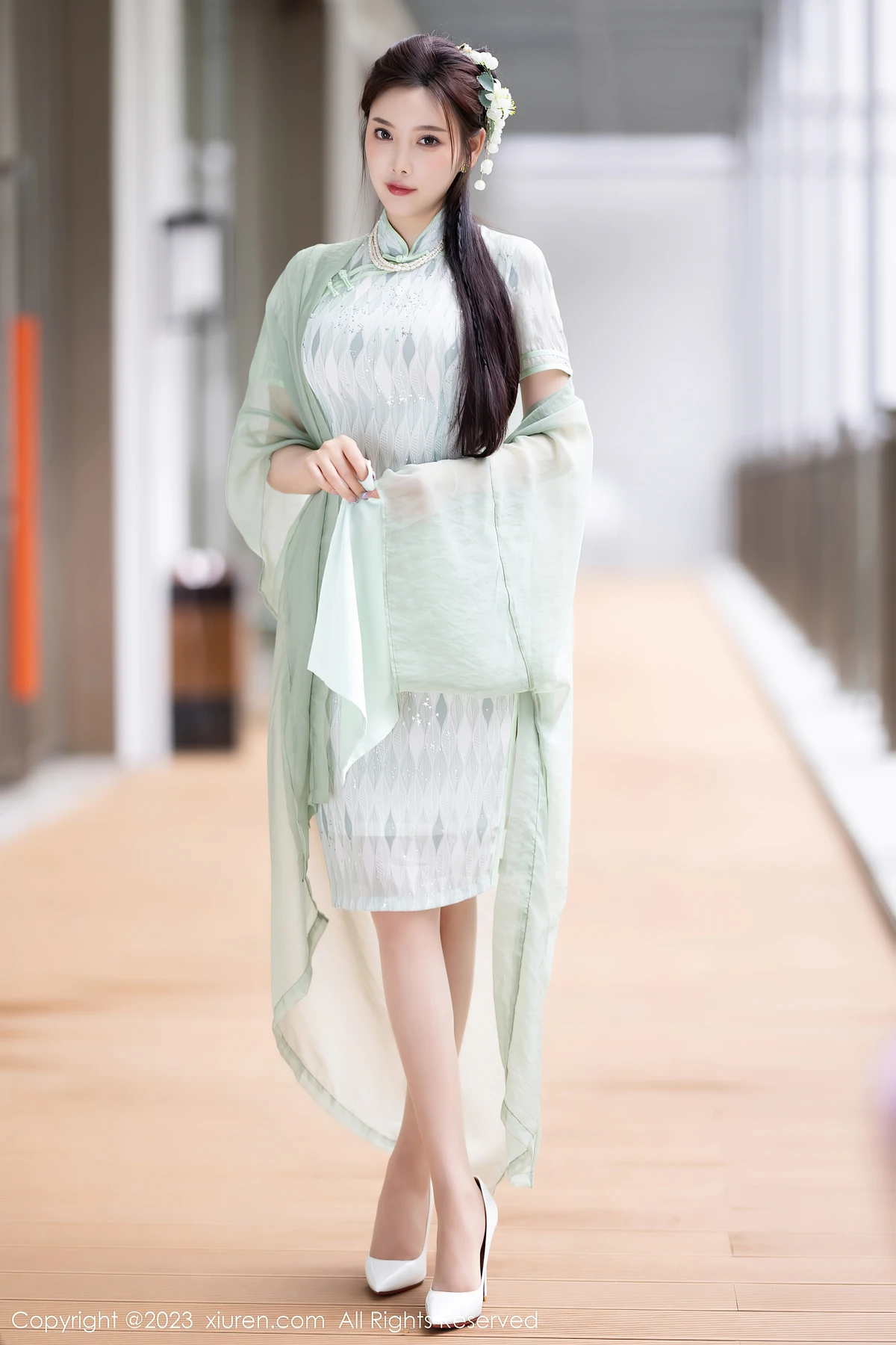 XiuRen No.6983 杨晨晨Yome的淡绿旗袍写真，看完想拉自家姑娘拍同款！ - 2