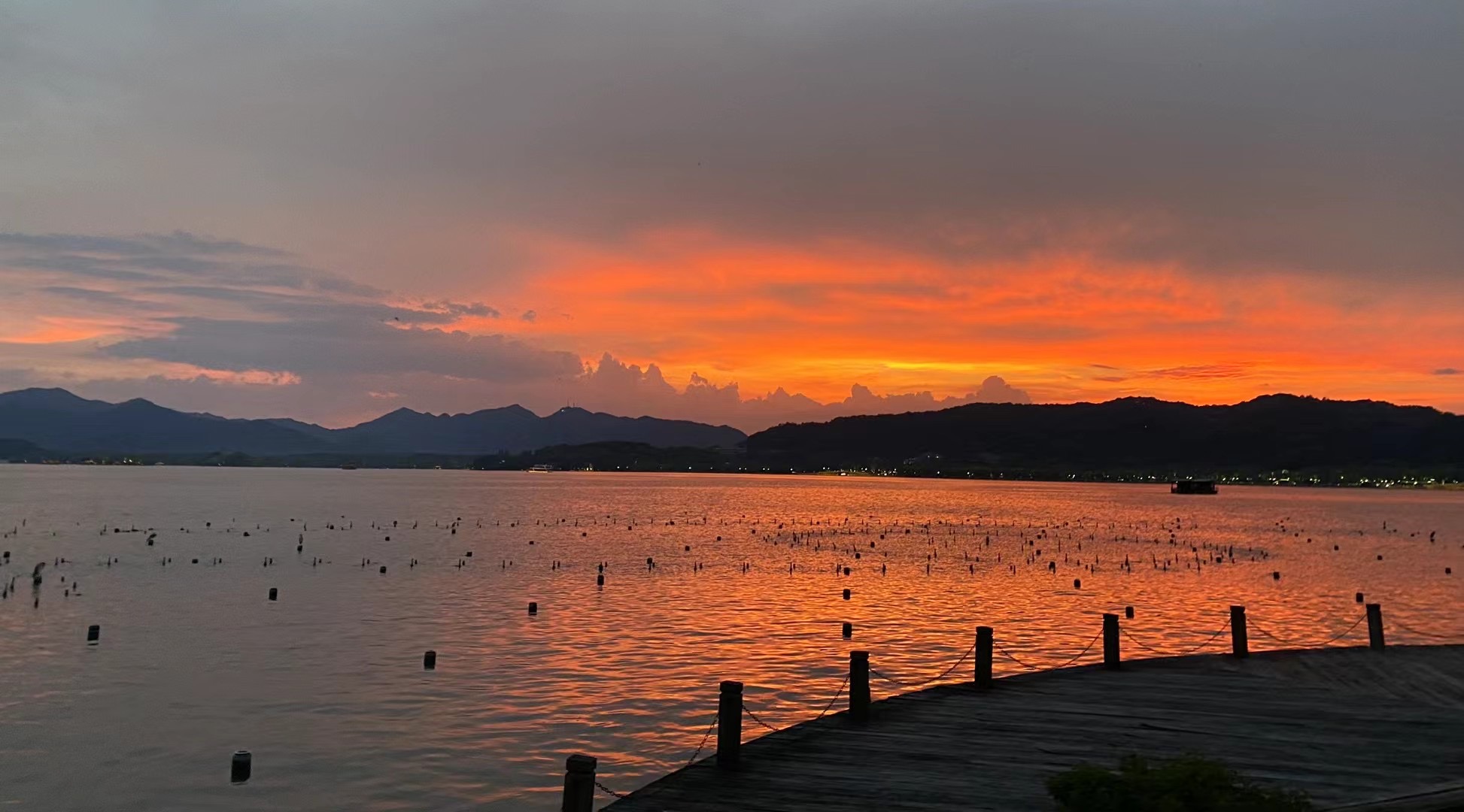 Hot Summer in 2022, at West Lake(西湖), Hangzhou.