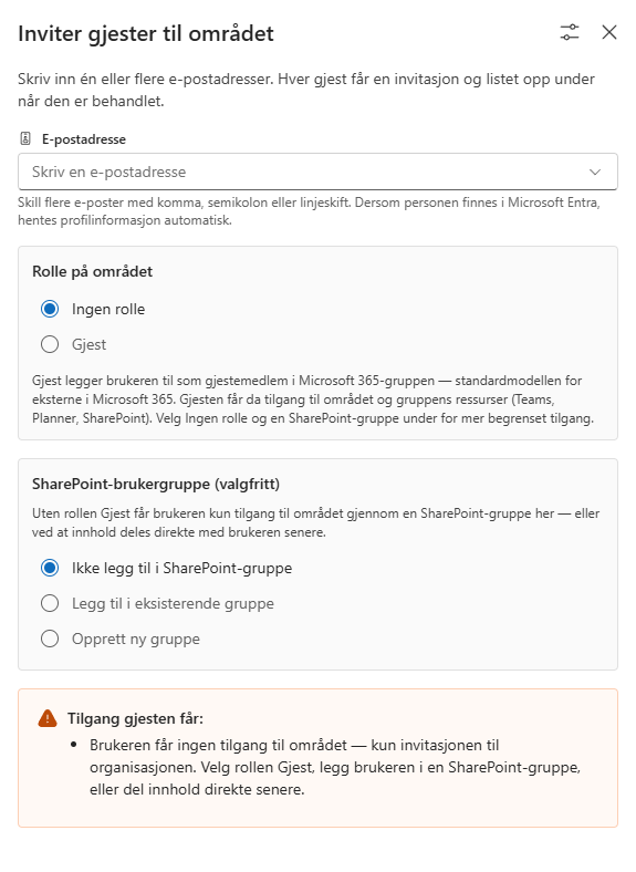 Invitasjons-drawer med Ingen rolle valgt og advarsel om at invitasjonen alene ikke gir tilgang