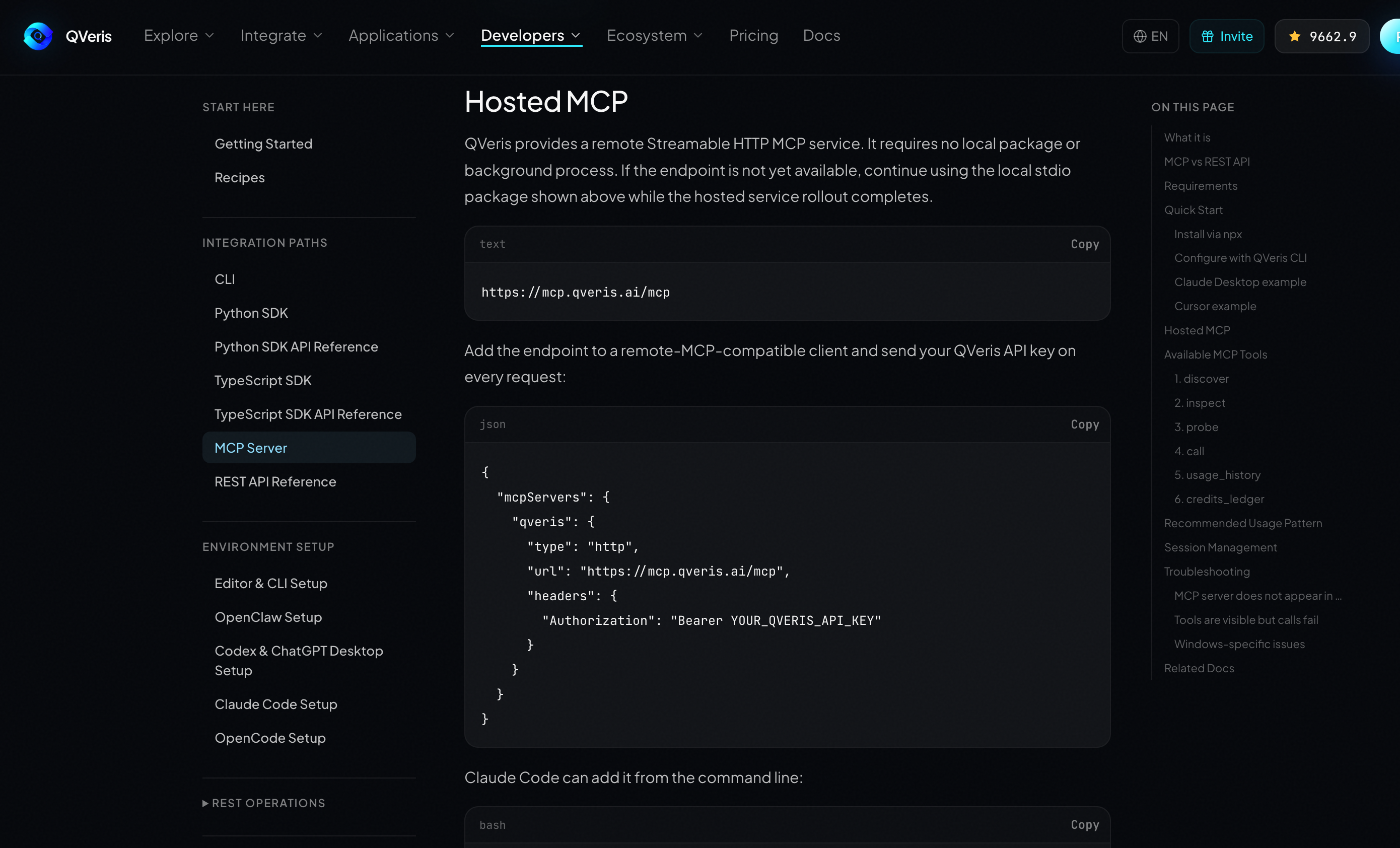 图片展示的是QVeris官方Hosted MCP页面。页面上方有导航栏，包括Explore、Integrate、Applications等选项。主要内容介绍了Hosted MCP，其为远程Streamable HTTP MCP服务，需在本地安装包或后台进程。若端点未准备好，可使用本地工作室包。页面右侧有“ON THIS PAGE”目录，下方是Hosted MCP的JSON配置示例，包含endpoint、type、url、headers等信息，其中headers部分有“Authorization”字段，需添加QVeris API Key。该图与文档中获取QVeris API Key的步骤相关，为获取API Key提供了配置示例。
