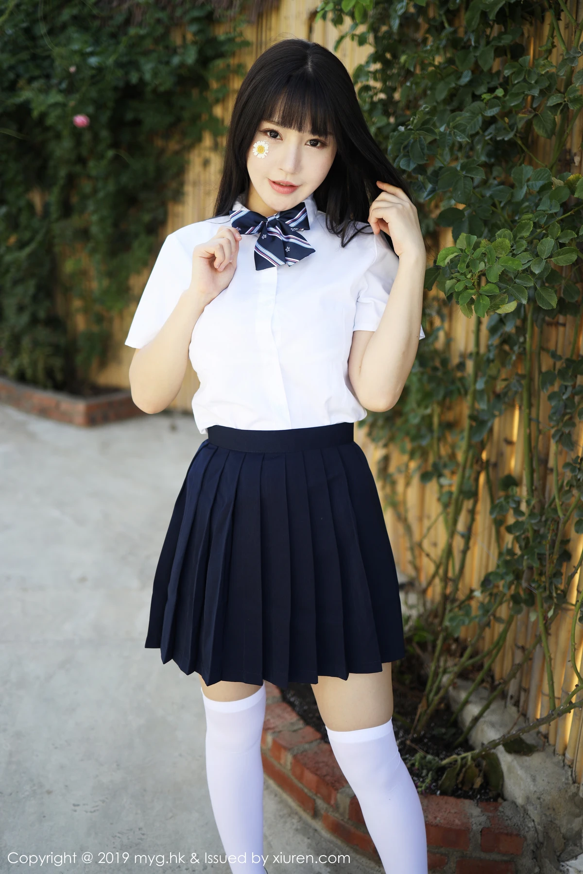 MyGirl美媛馆 Vol.394_女神Flower朱可儿大理旅拍户外学生装大胆撩裙诱惑写真54P - 2