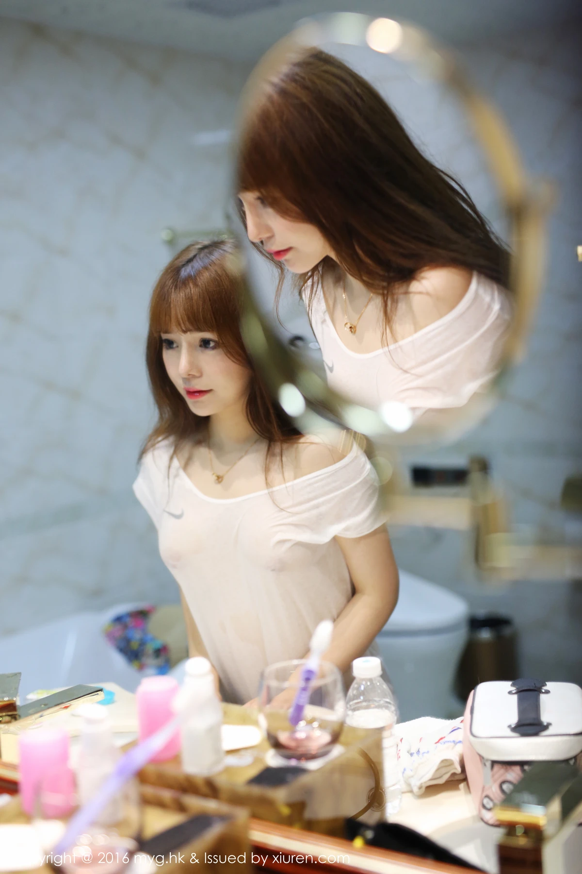 MyGirl美媛馆 Vol.209_嫩模粉芭比VV脱内裤秀迷人翘臀性感私房写真48P - 2