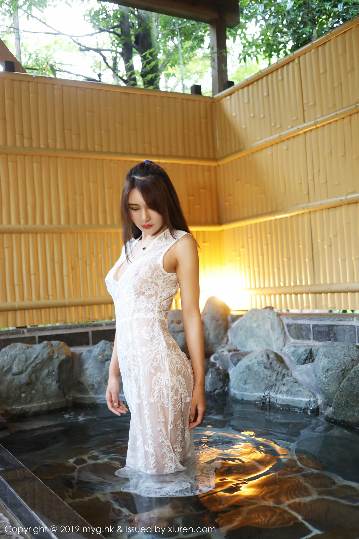 MyGirl美媛馆 Vol.345_女神SOLO-尹菲日本旅拍浴池里白色薄纱连身裙湿身诱惑写真43P - 3