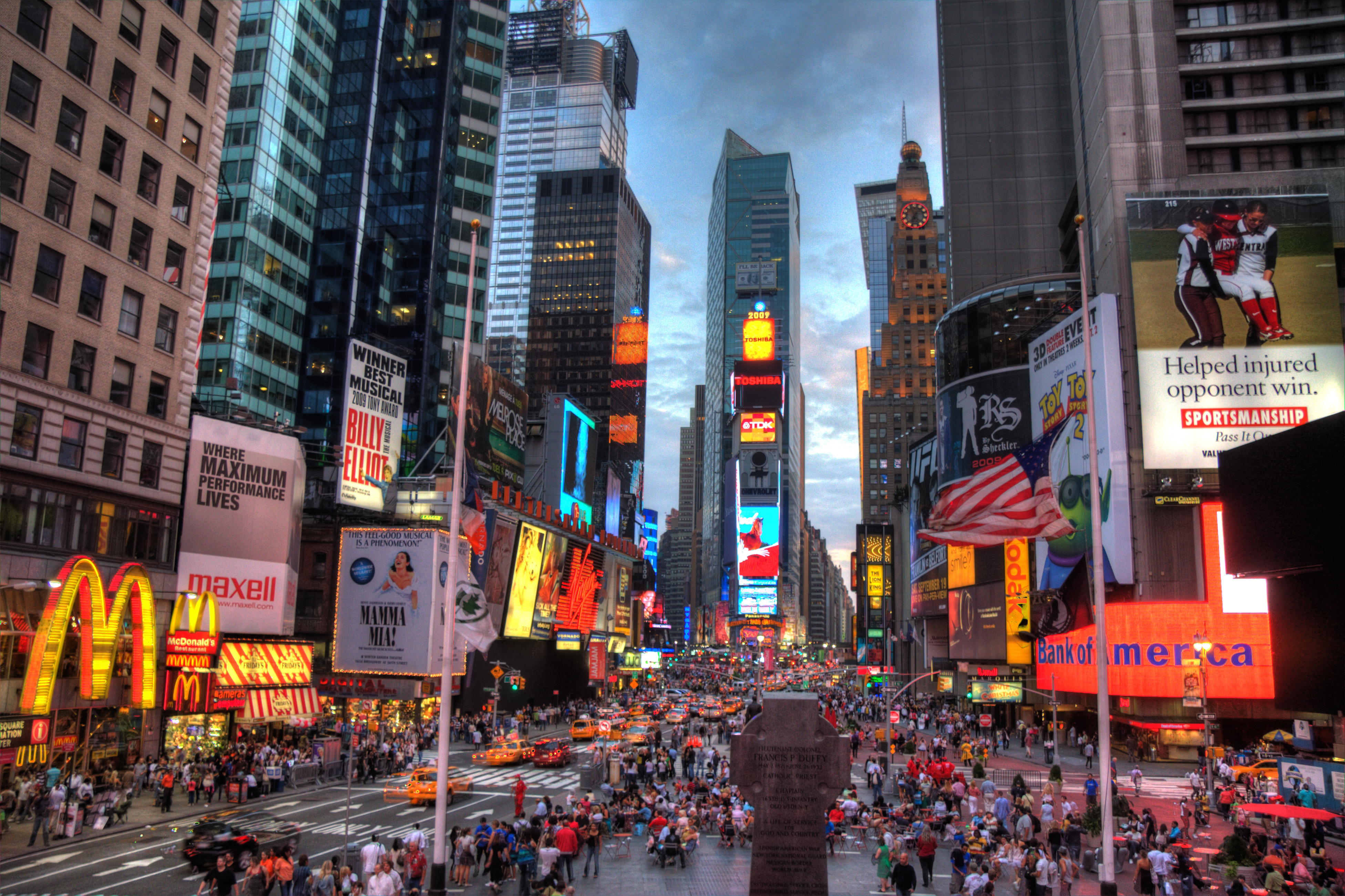 ./image-examples/New_york_times_square-terabass.jpg