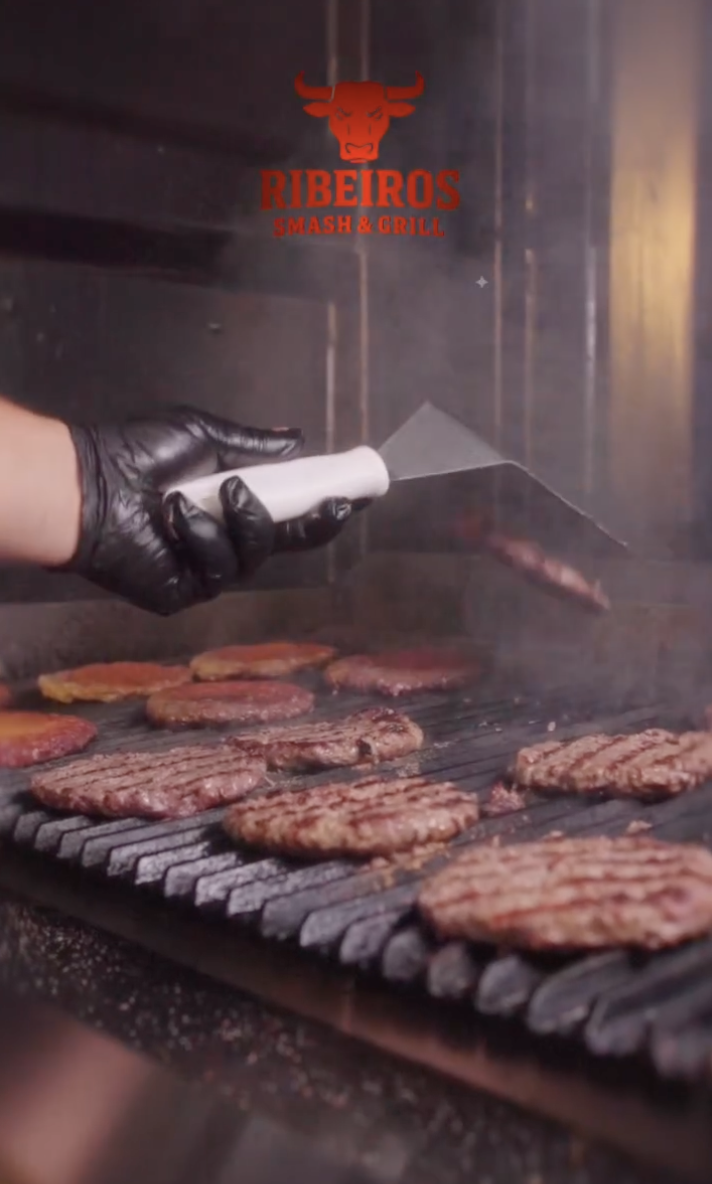Ribeiros Smash Grill burger