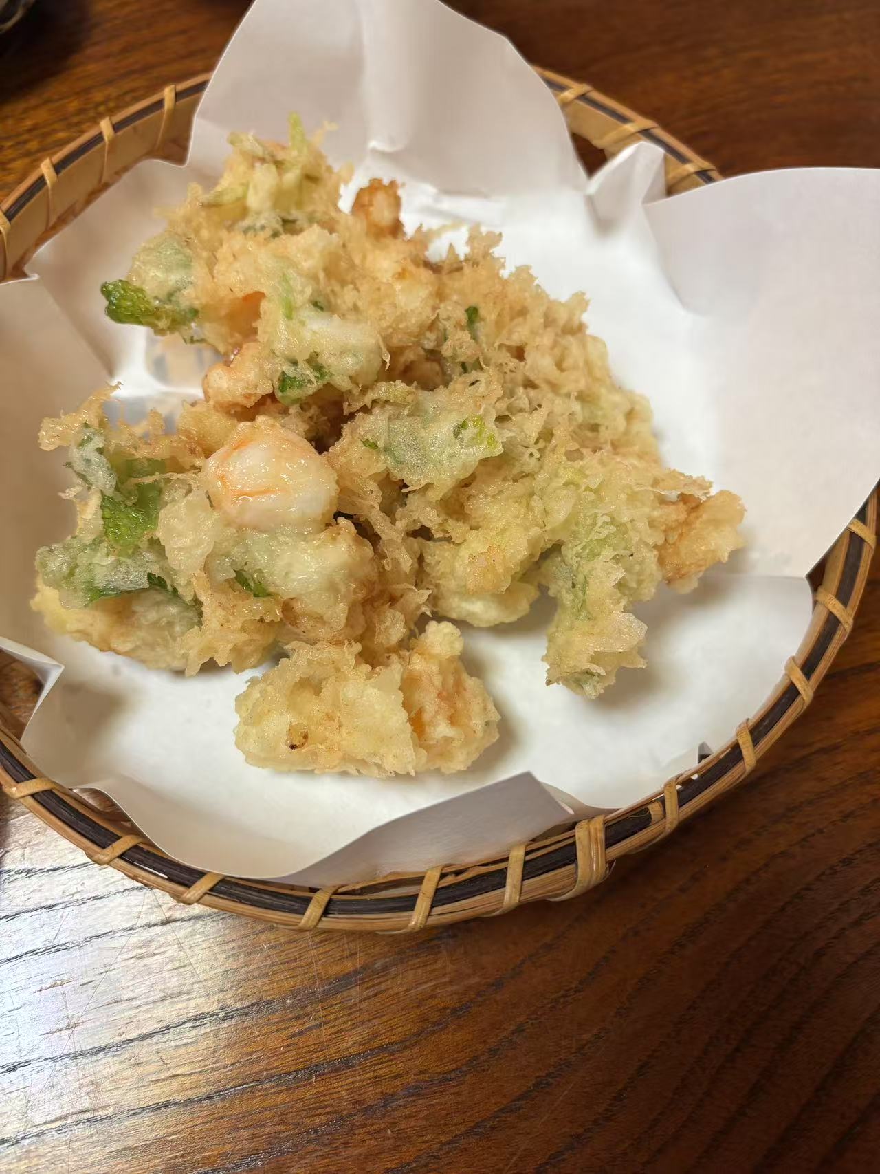 两位老人开的天妇罗店,味道不错,但是价格不便宜