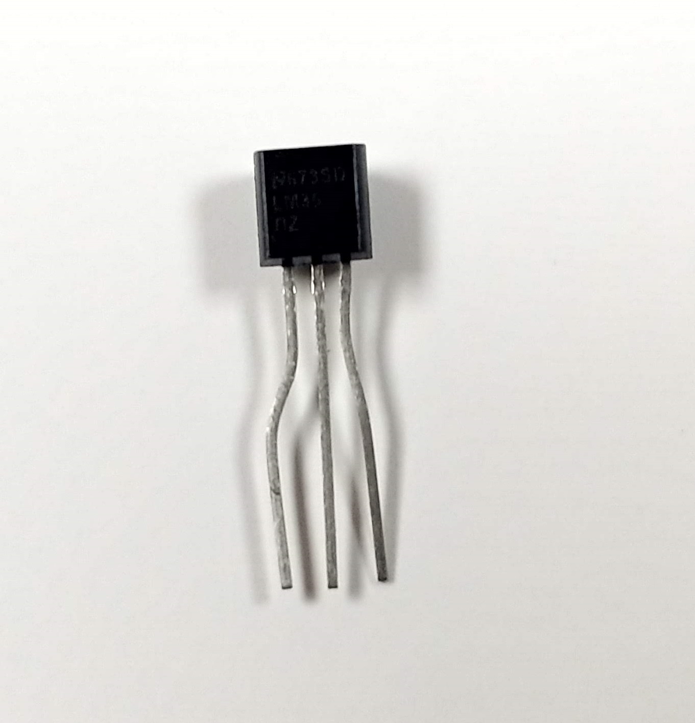 This temperature sensor uses an analog signal (A0) to show the temperature!