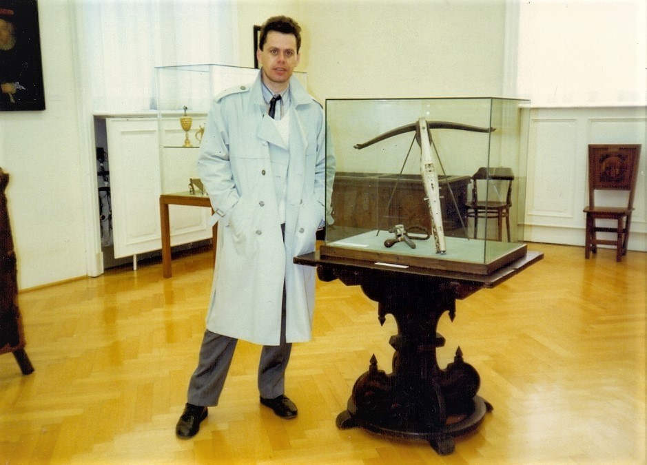 Muzealec Tomaž Teropšič na izobraževanju v tujini. Universalmuseum
                        Joanneum Gradec, Avstrija 1990.