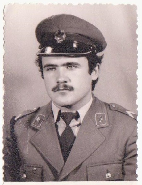 Miličnik Dušan Kerin na postaji milice v Krškem leta 1980.