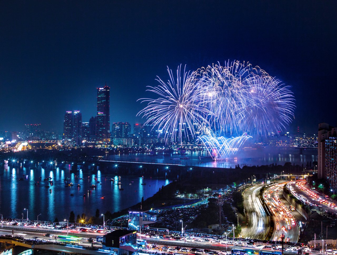 서울세계불꽃축제 — ⓒ한국관광공사 포토코리아-IR 스튜디오 (Korea Tourism Organization, KOGL Type 1)