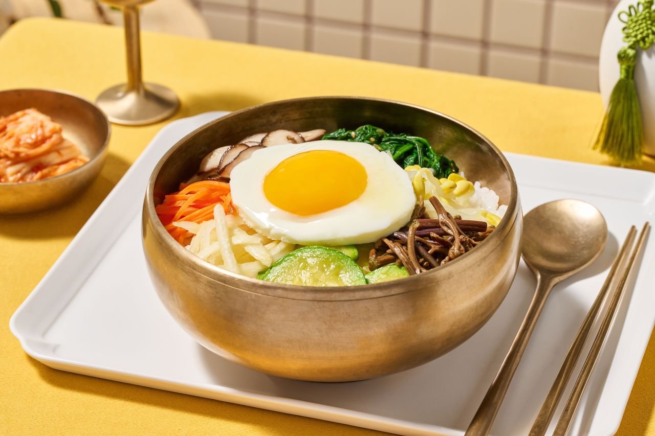 비빔밥 — ⓒ한국관광공사 포토코리아-토라이 리퍼블릭 (Korea Tourism Organization, KOGL Type 1)