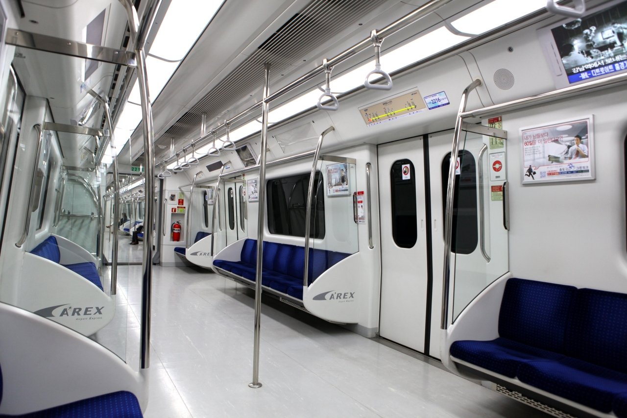 Empty AREX train carriage bound for Seoul Station — ⓒ한국관광공사 포토코리아-이범수 (Korea Tourism Organization, KOGL Type 1)