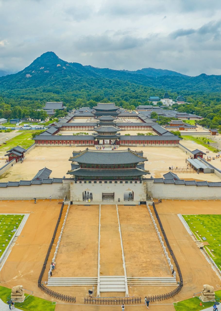 Gyeongbokgung's courtyards and gates, the grounds you'll cross in a rented hanbok — ⓒ한국관광공사 포토코리아-서문교 (Korea Tourism Organization, KOGL Type 1)