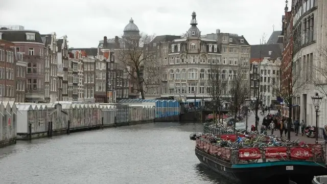 Amsterdam: tra canali, biciclette e riflessi dorati
