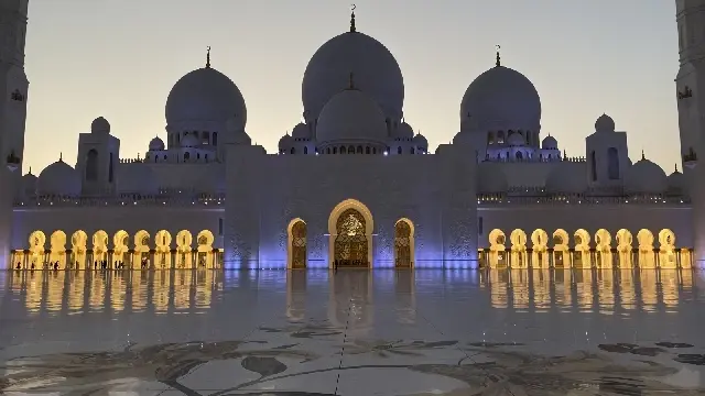 Abu Dhabi, modernità e tradizione