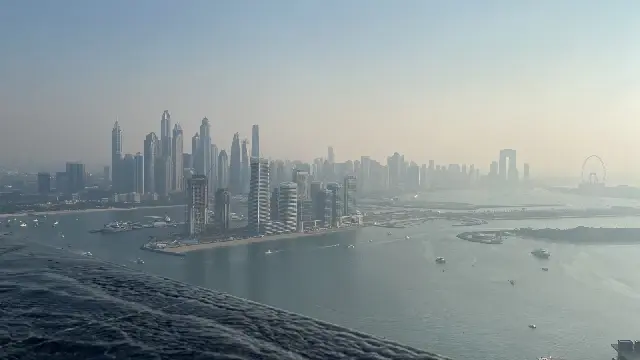 Dubai, tra grattacieli, deserto e tradizione