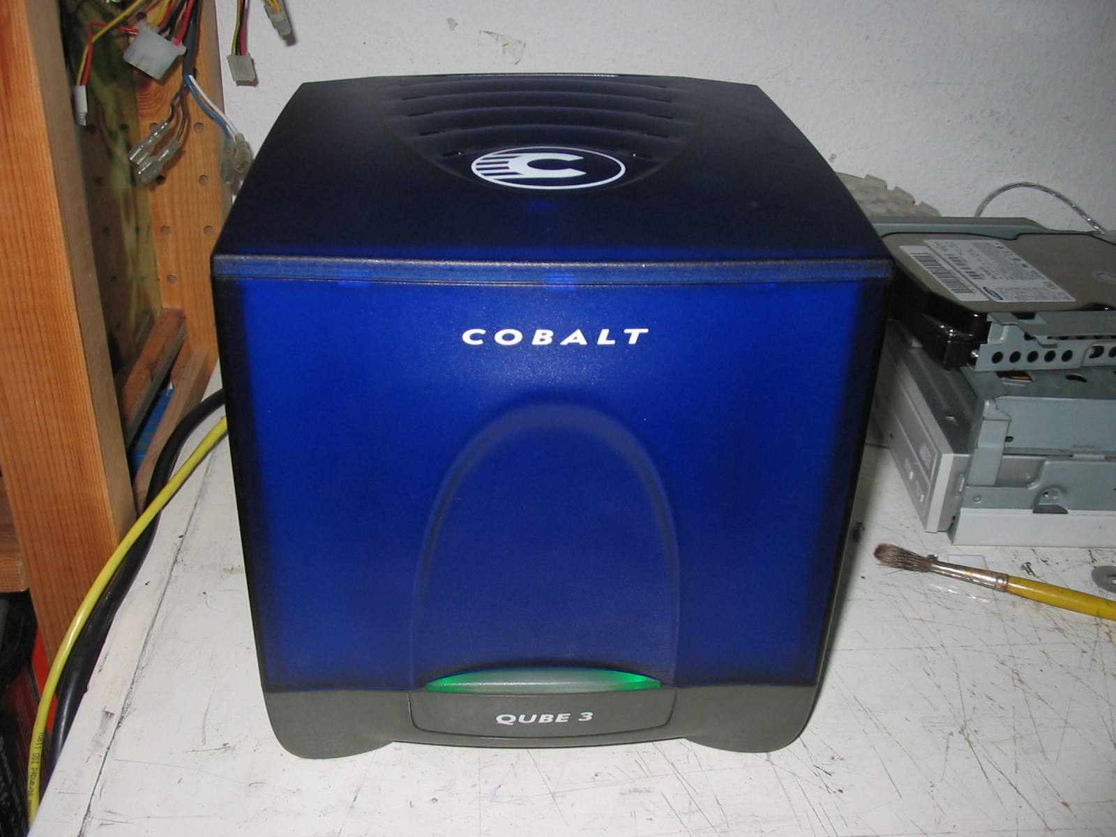 Sun Cobalt Qube 3 — reference photo (Wikipedia, public domain)