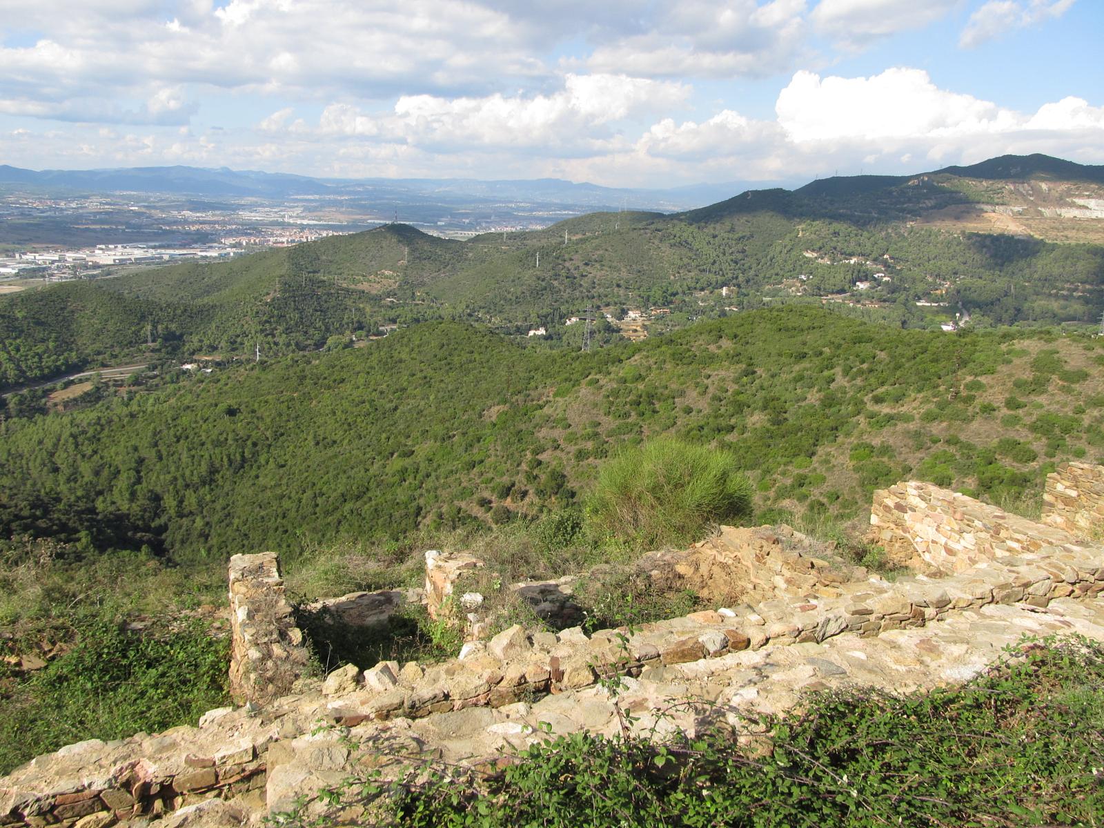 De Can Zam (Sta. Coloma de Gramenet) a Montcada i Reixac pel Puig Castellar(100 Cims) i la Coscollada