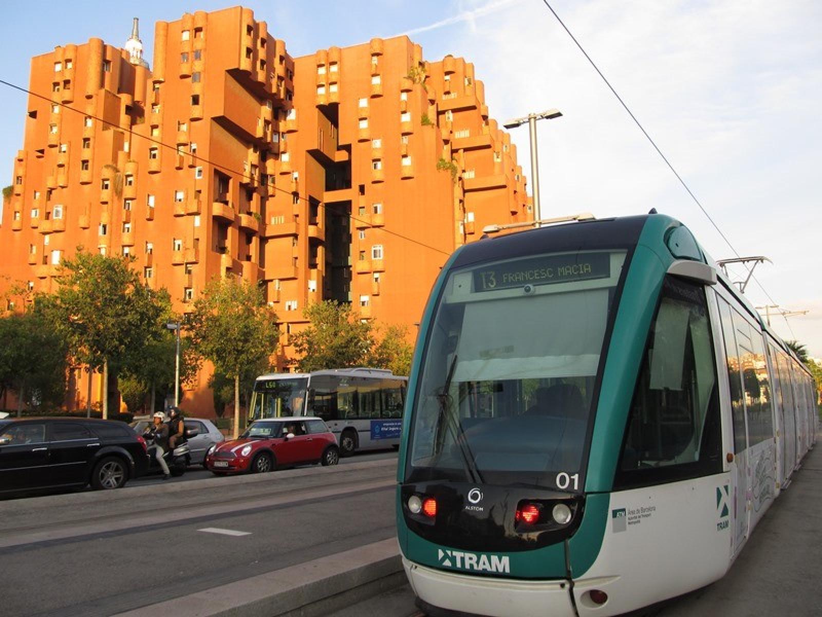 Sant Pere Màrtir (100 Cims) i la Penya del Moro des de Sant Just Desvern