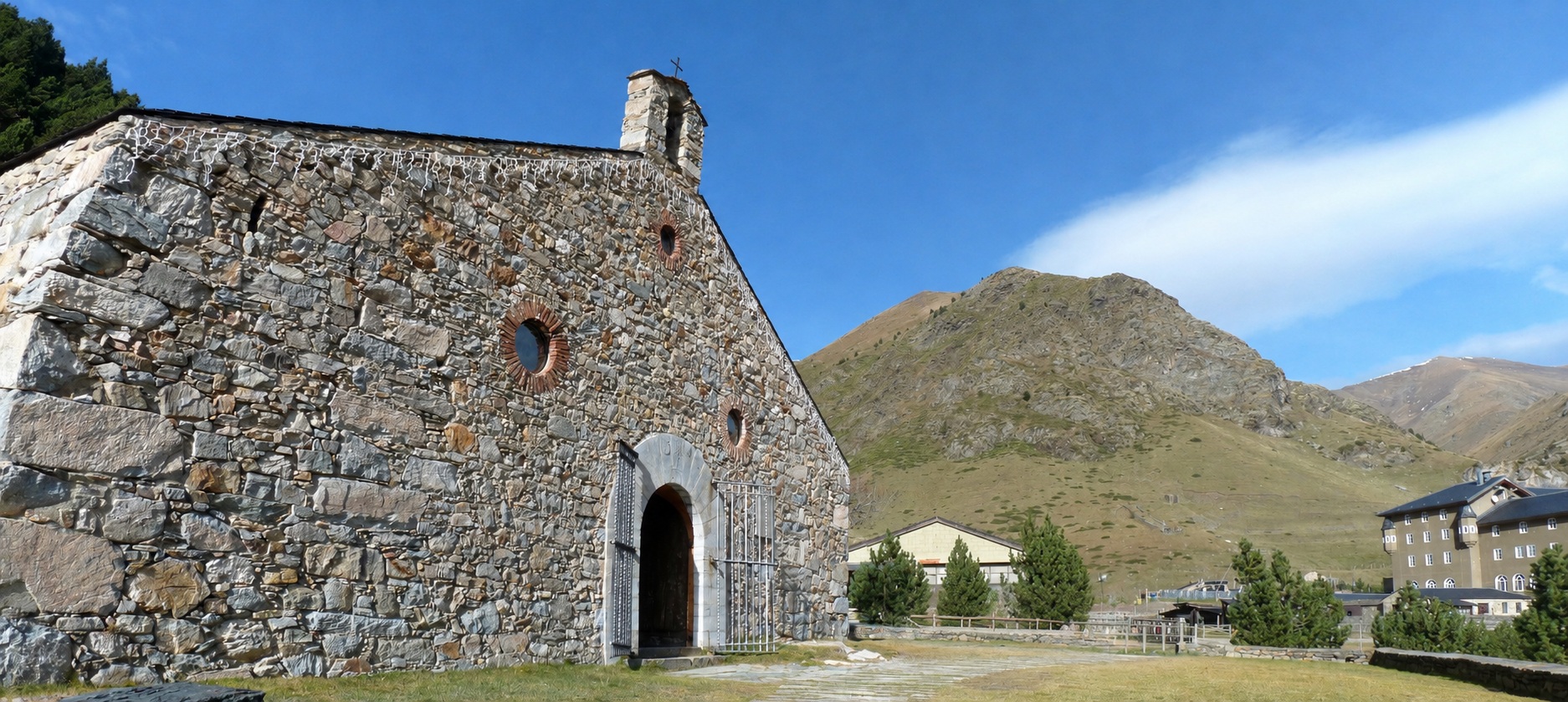 De Queralbs a Núria per la central de Daió i el pont del Cremal