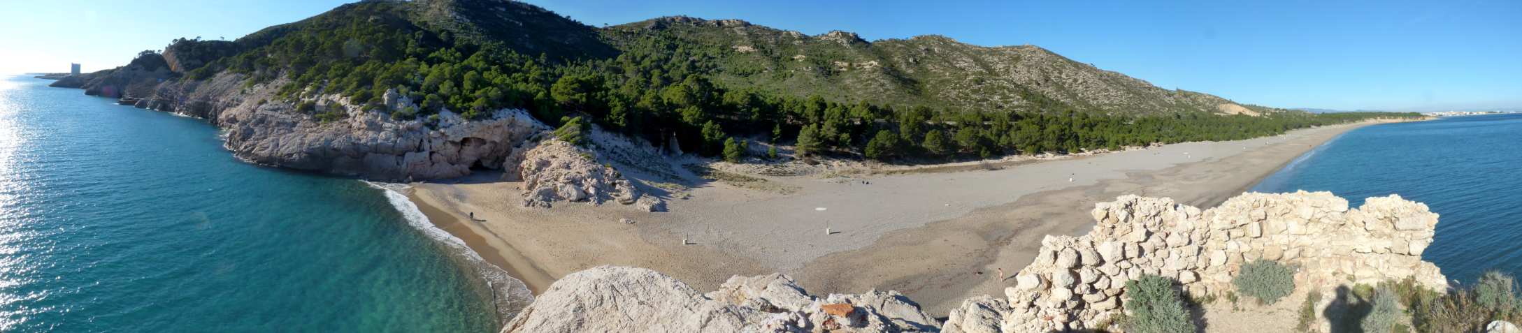 El Torn (100 Cims), Cala Gestell i illot del Torn des de L'Hospitalet de l'Infant