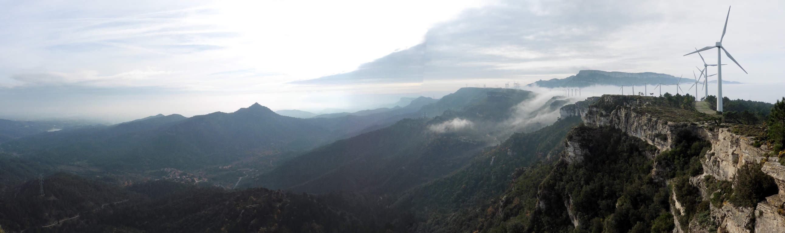 La Serra de la Teixeta des de l'estació de Duesaigües-L'Argentera