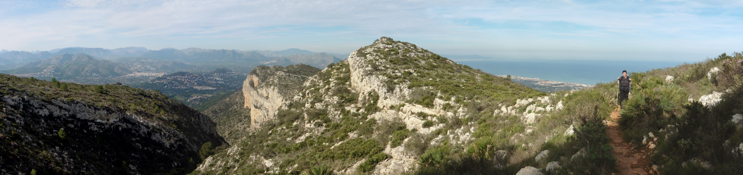 El Montgó entre les estacions de La Xara i Pedrera Vessanes (Dénia)
