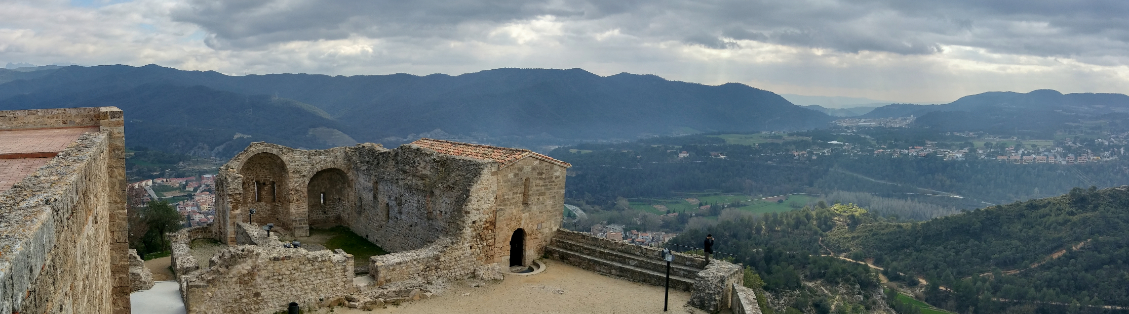 De la Pobla Claramunt a Igualada pel castell de Claramunt i la serra i santuari de Collbàs