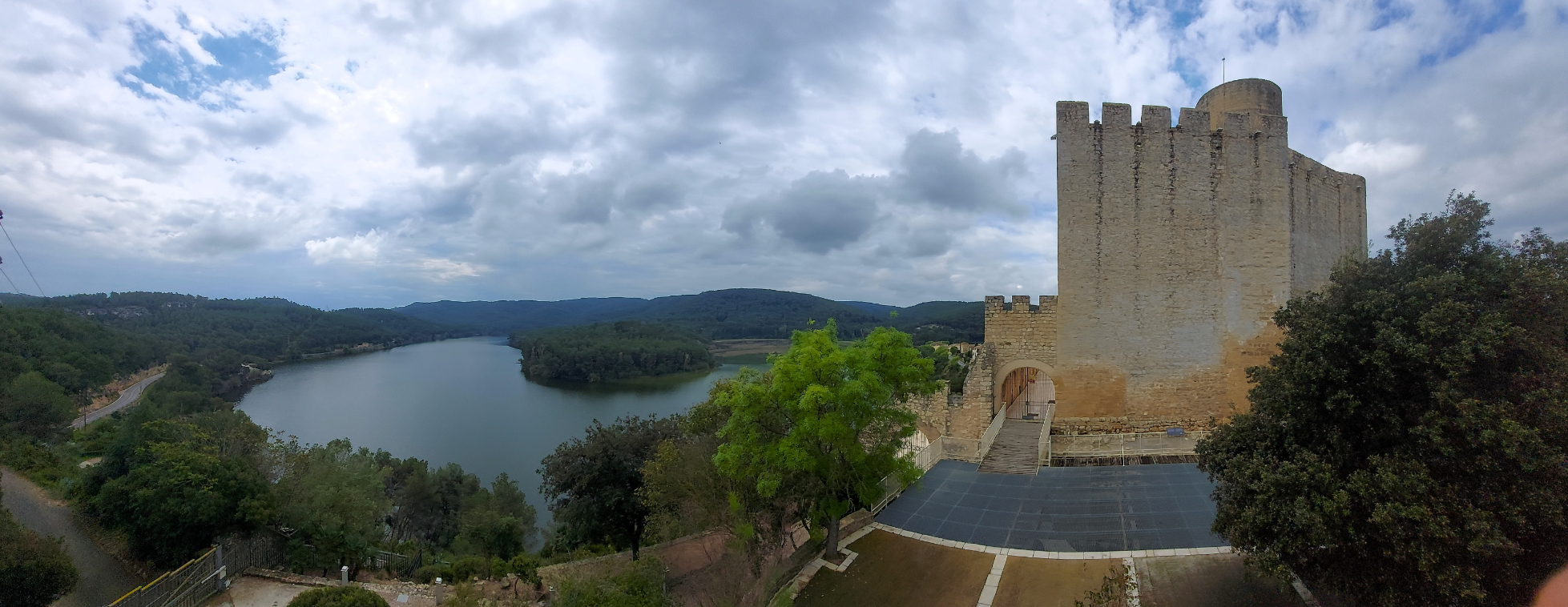 Dels Monjos a l'Arboç pel Puig d'Àliga (100 Cims) i el castell de Castellet