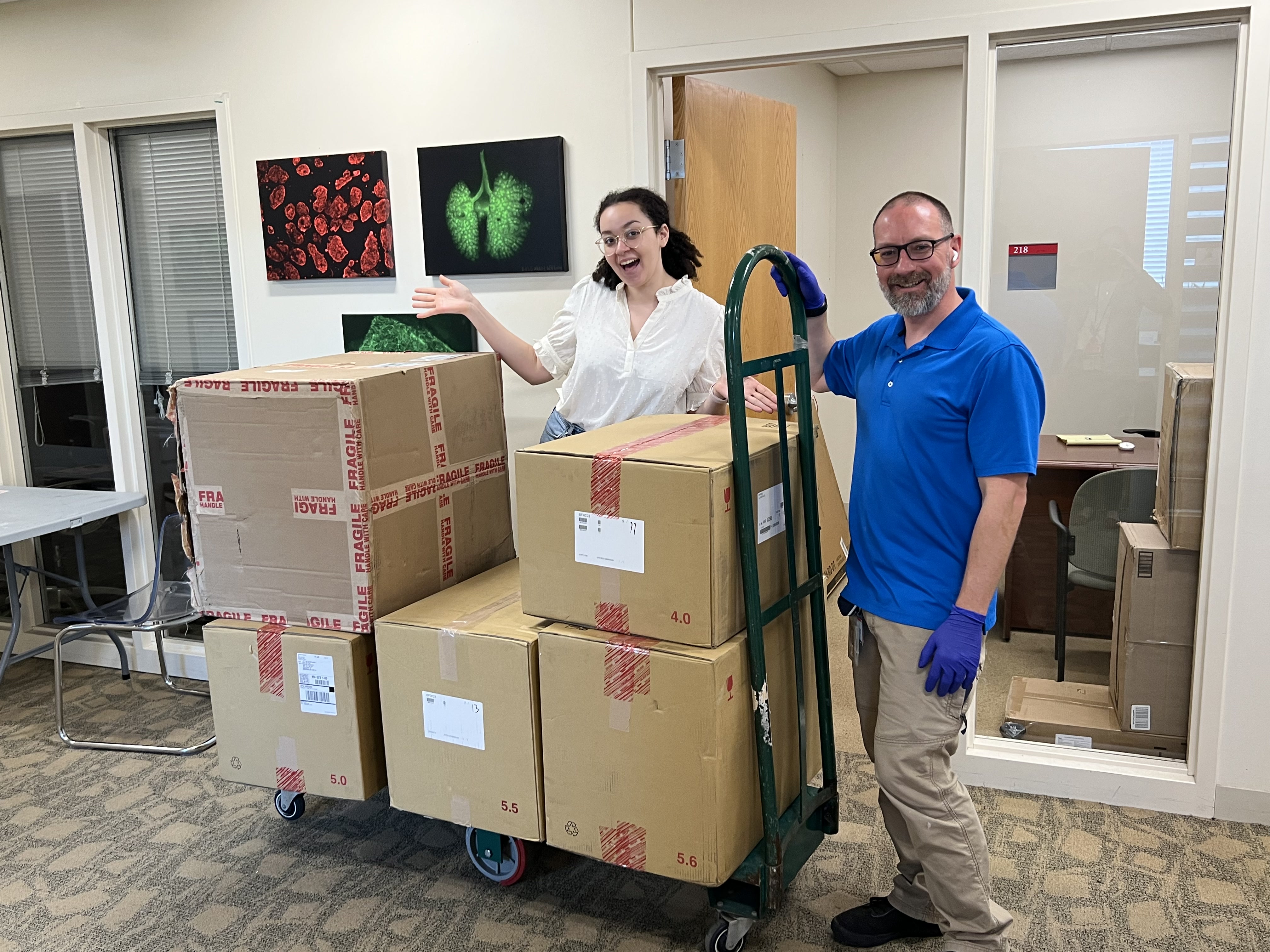 New fluorescent microscope in the lab, freshly installed