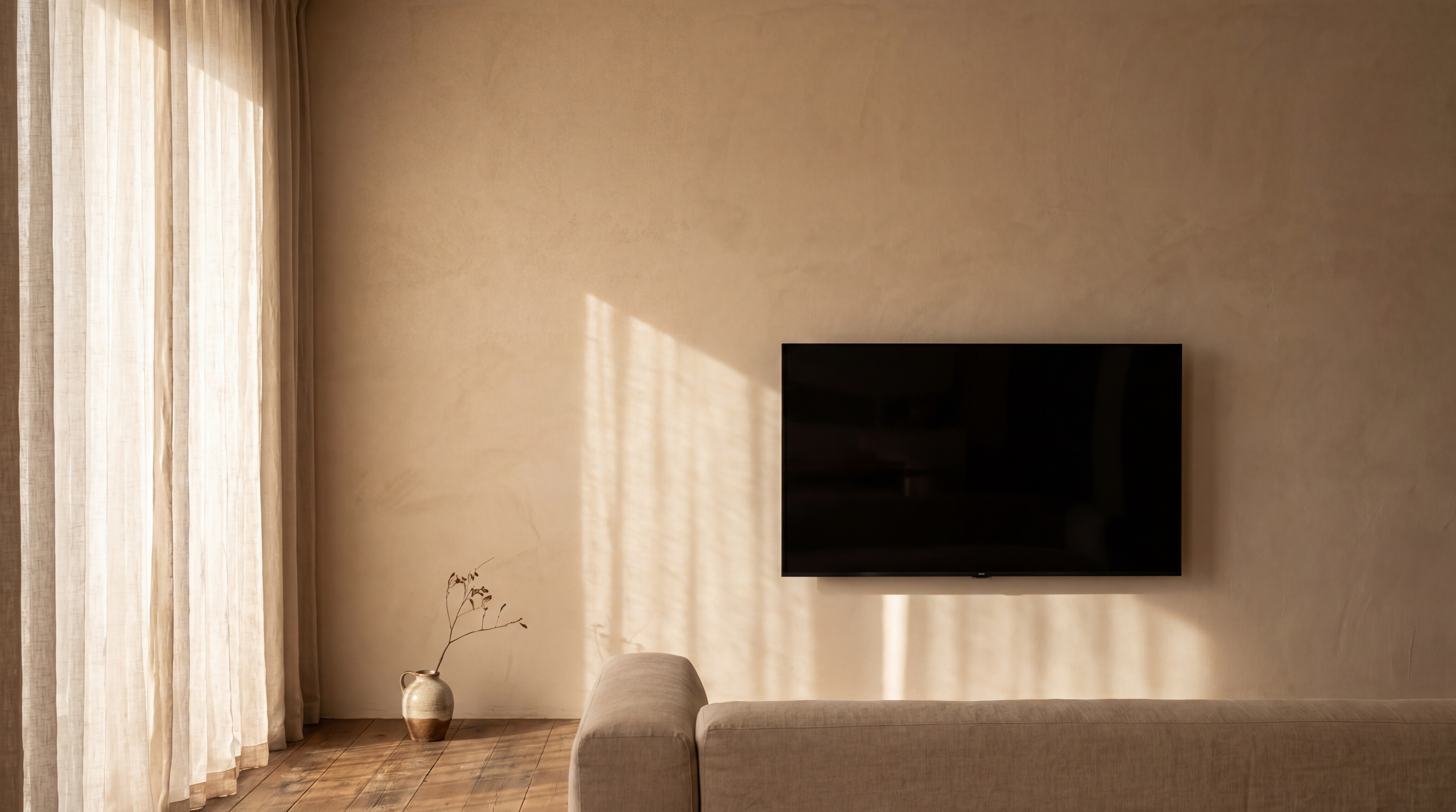 壁掛けテレビと賃貸DIYの新常識を伝えるリビング全景
