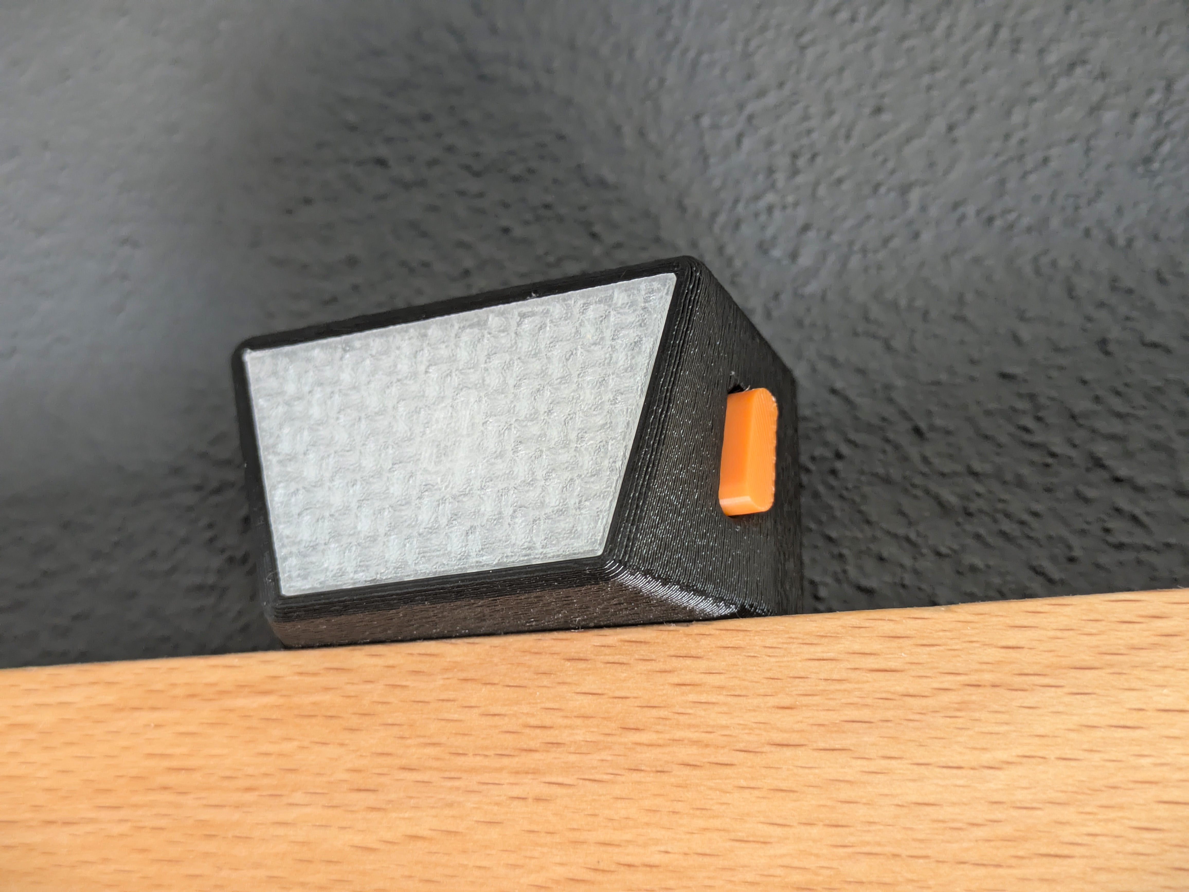 Compact wireless tally light mounted on a professional broadcast camera