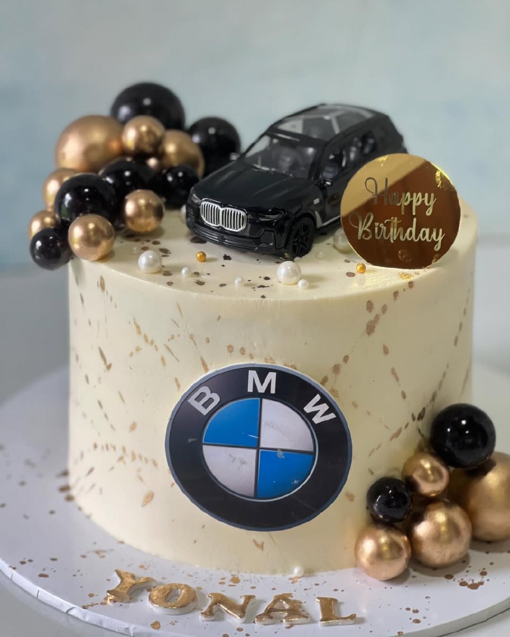 BMW fan made cake