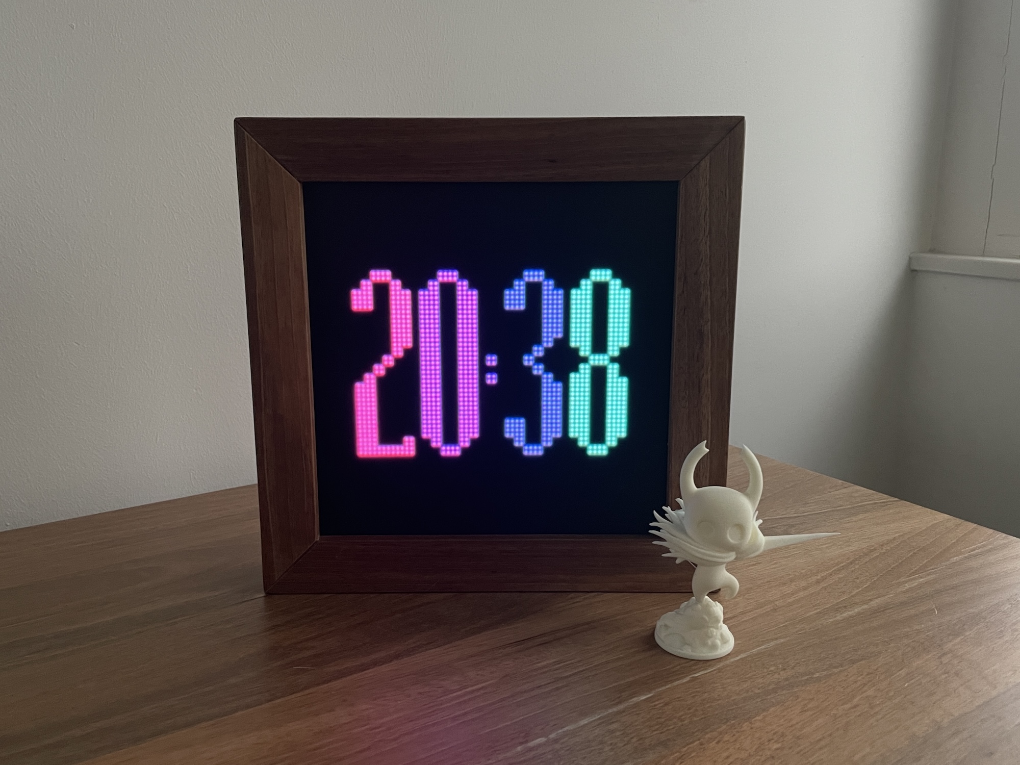 Retro Frame with digital clock app showing