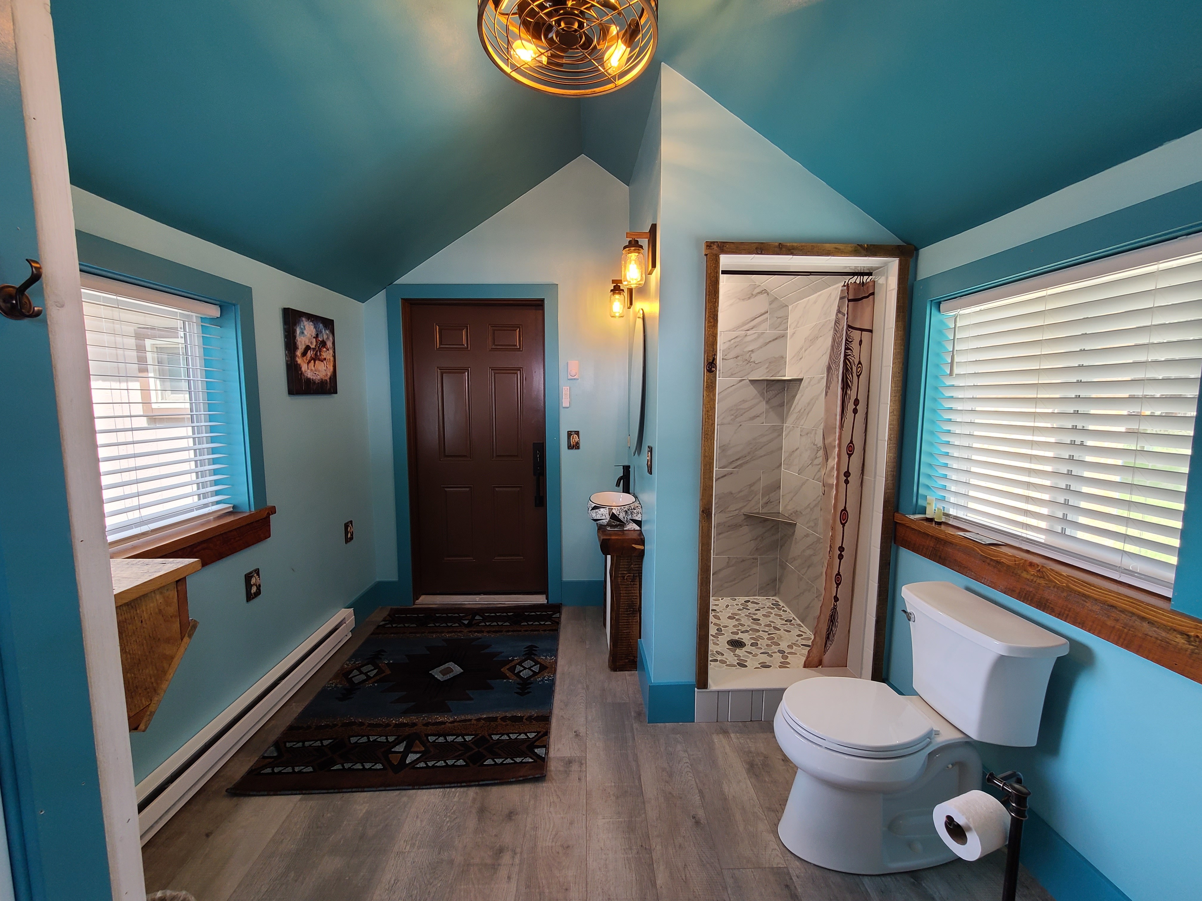 Seasonal tipi: bathroom