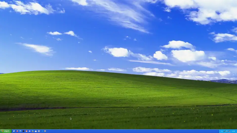 Windows XP Theme with grouped windows and Show Desktop