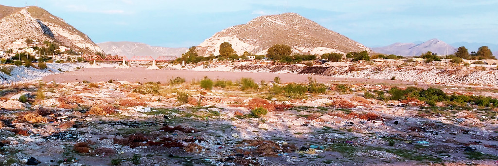 Río Nazas - Basura y Escombro en el lecho seco del río