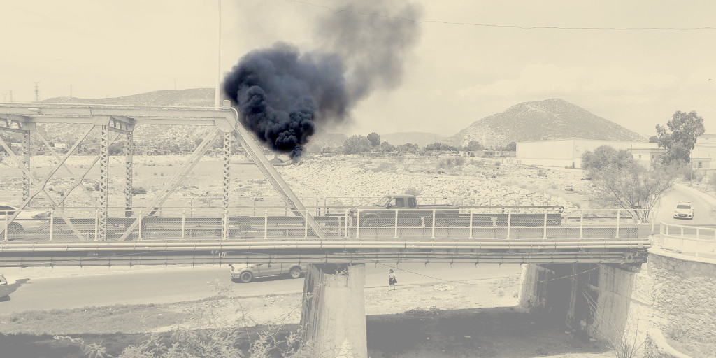 Quema de residuos en el lecho del Río Nazas