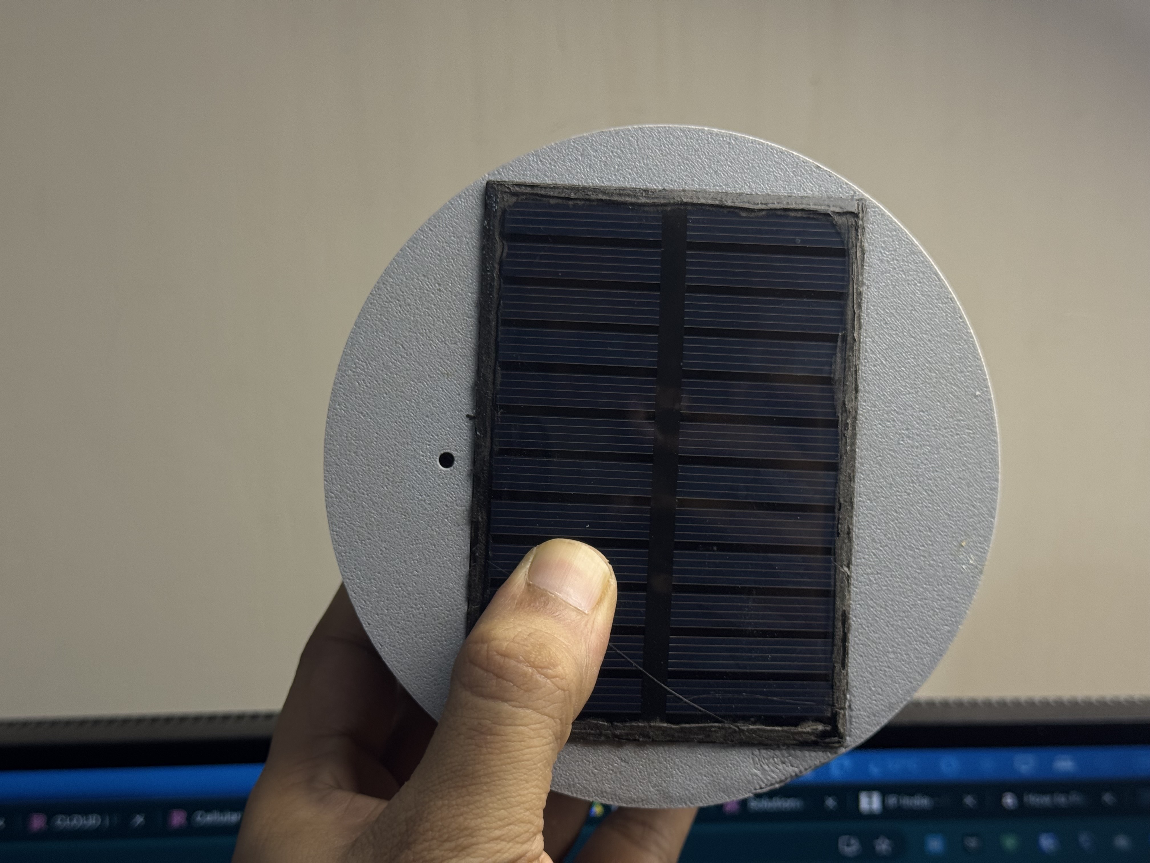 Lid with solar panel
