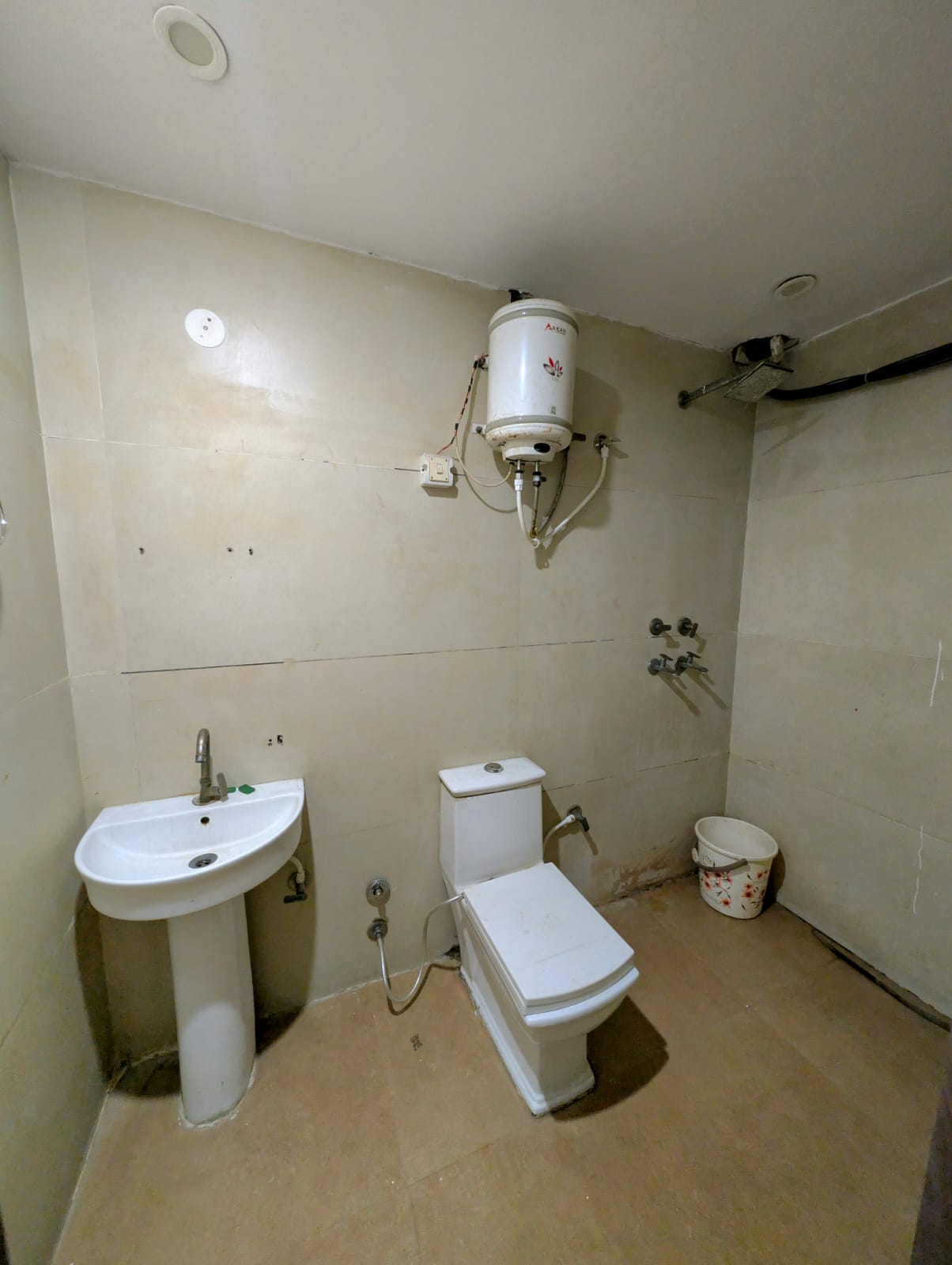 Standard Room bathroom Hotel Classic