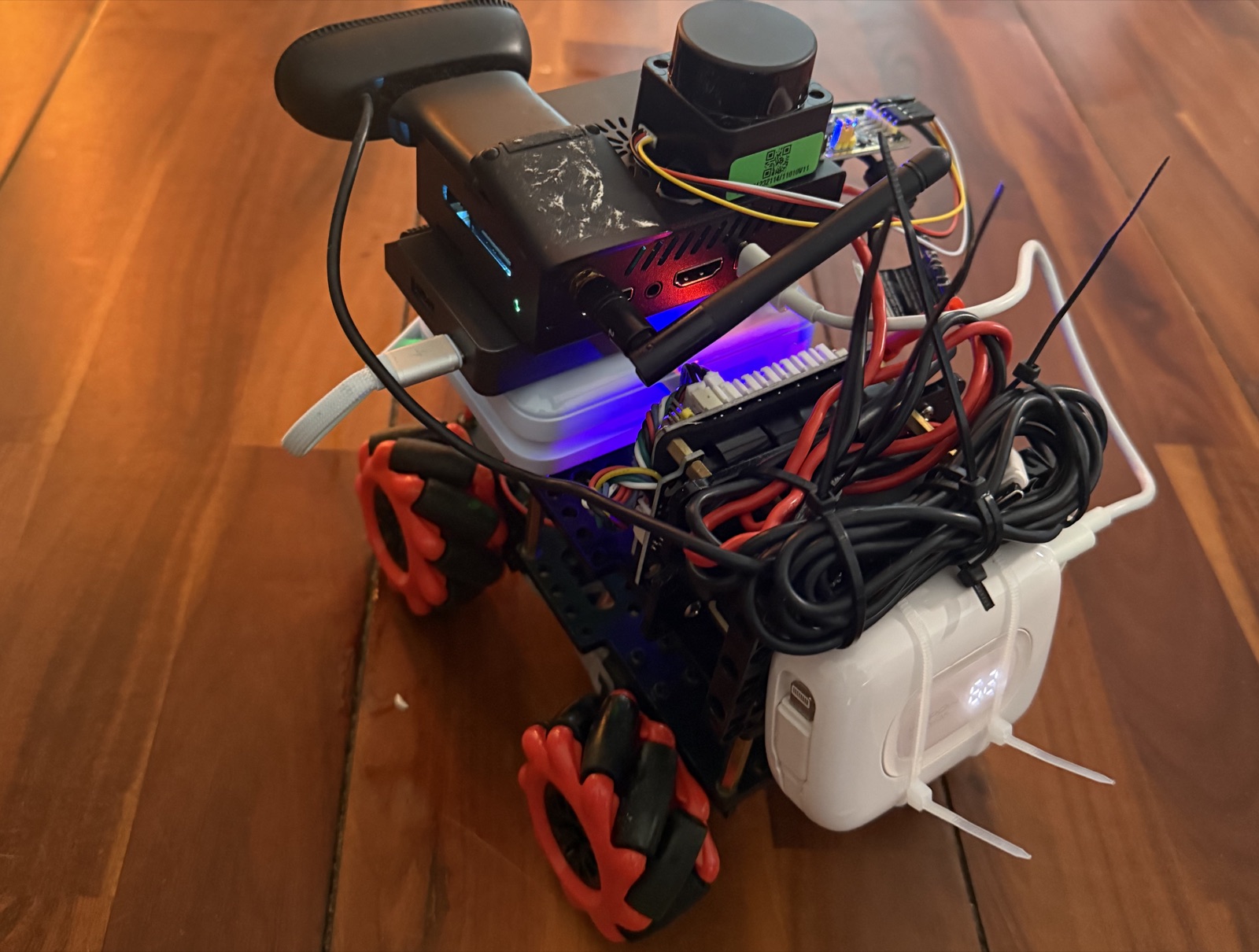 The test robot: a 2D lidar on an Orange Pi, mecanum wheels, two power banks