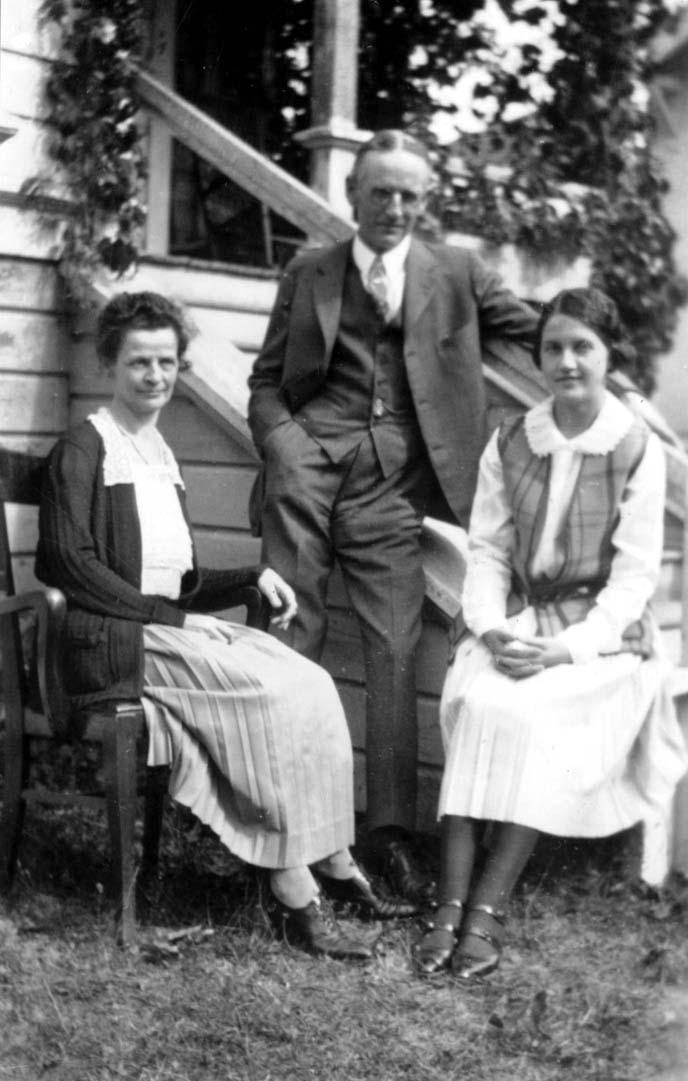 Foto of Nellie
            Kimball Family