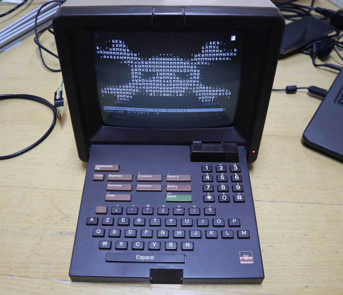 Hack-a-day reader for Minitel terminals