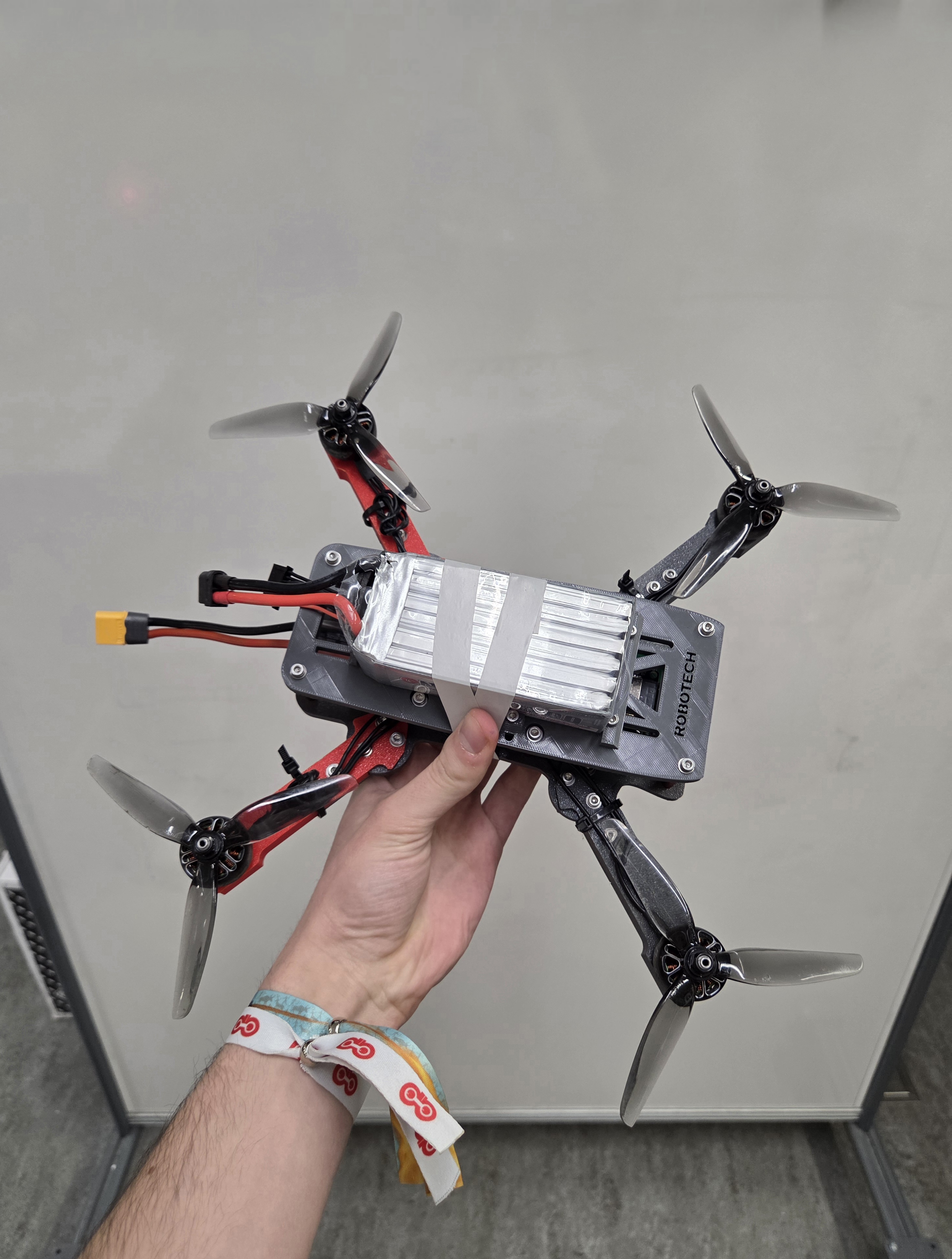 Manette drone Robotech, from the project README