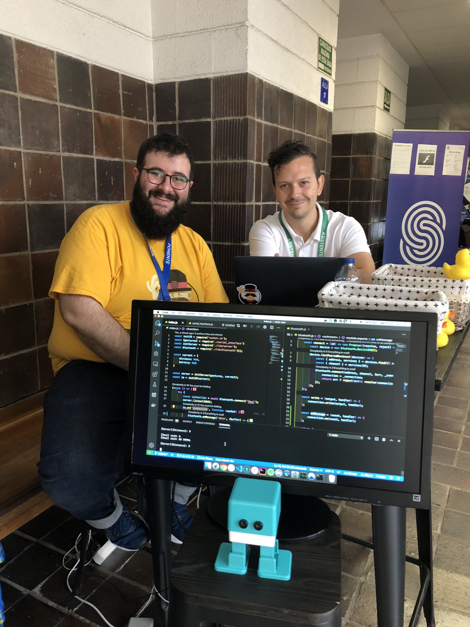 Node-zowi development during the JsDayCanarias 2019. Ulises Gascon and Felipe Polo